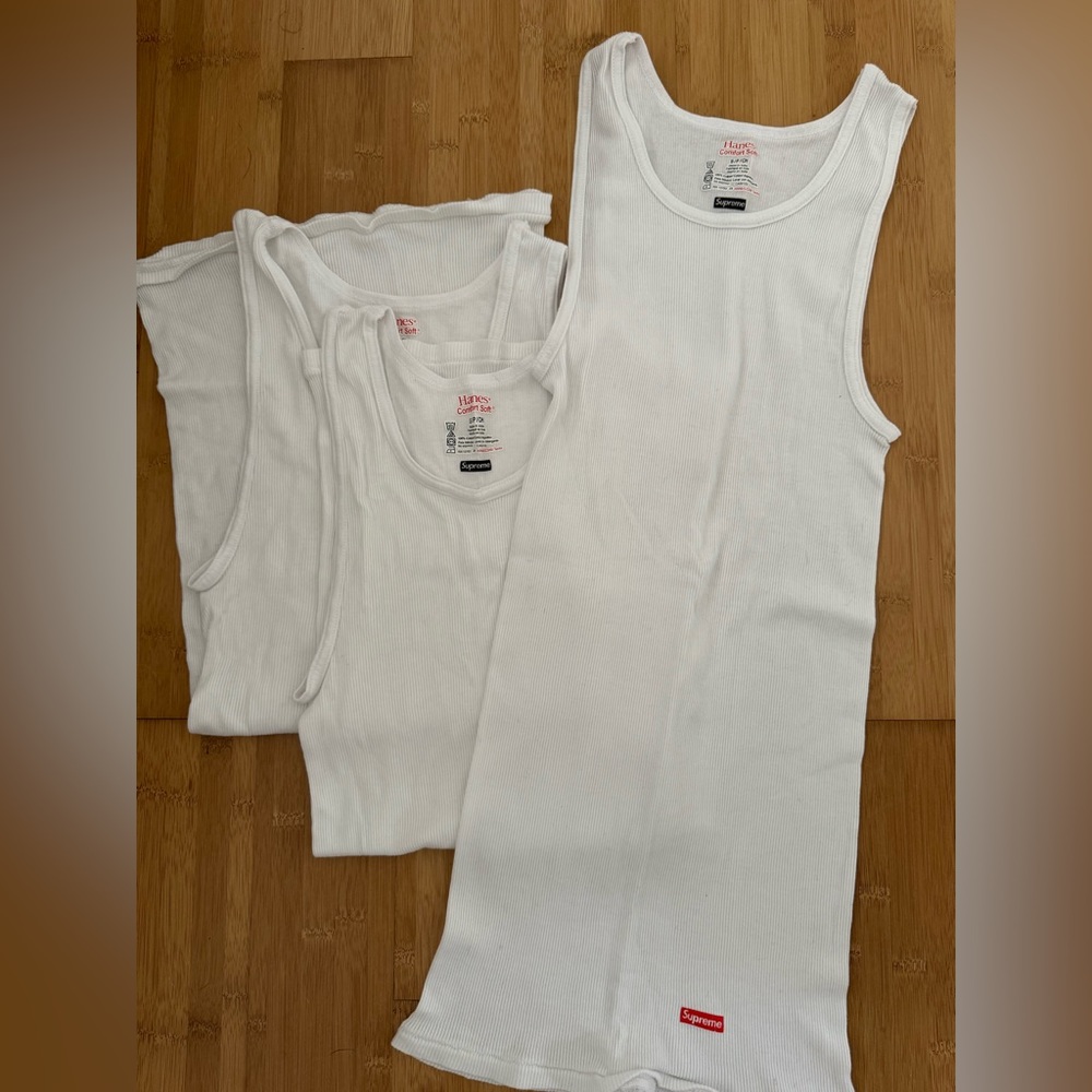 Supreme - Hanes Tagless Tank Top, 3 pack. Size S